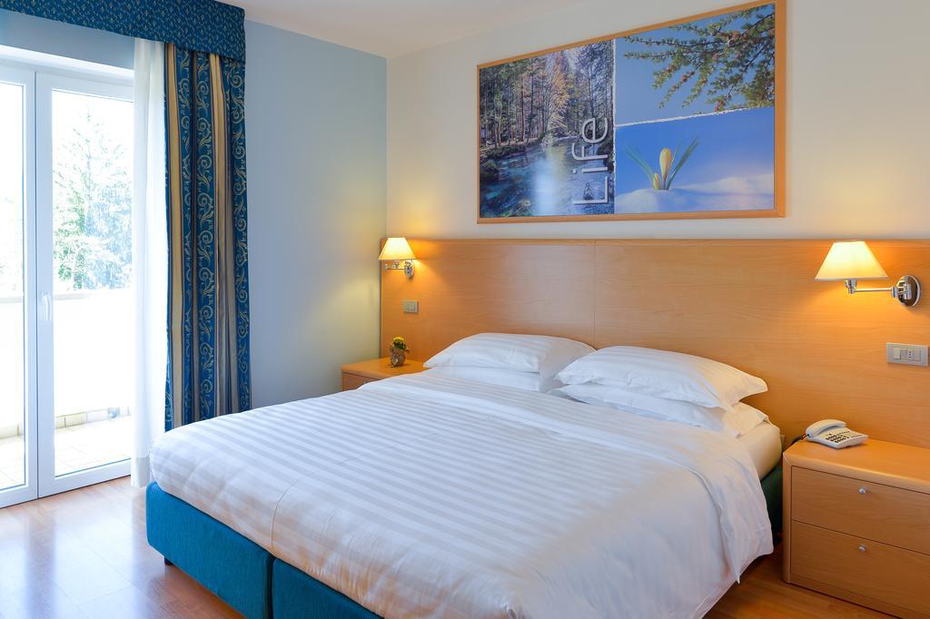 Vital Hotel Flora Comano Terme Εξωτερικό φωτογραφία