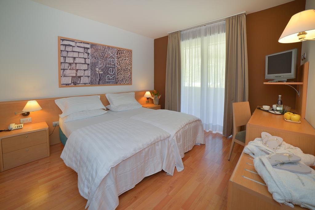 Vital Hotel Flora Comano Terme Εξωτερικό φωτογραφία