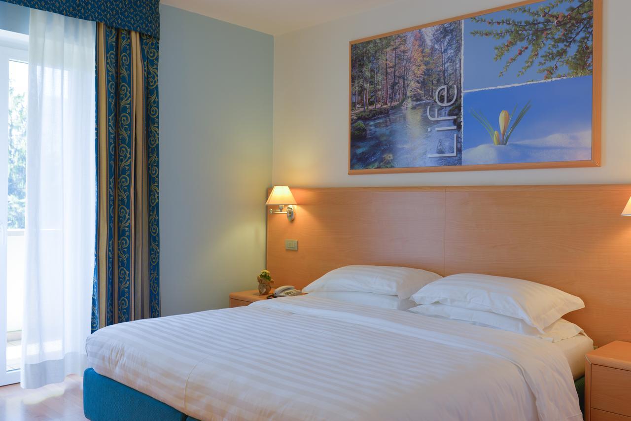 Vital Hotel Flora Comano Terme Εξωτερικό φωτογραφία